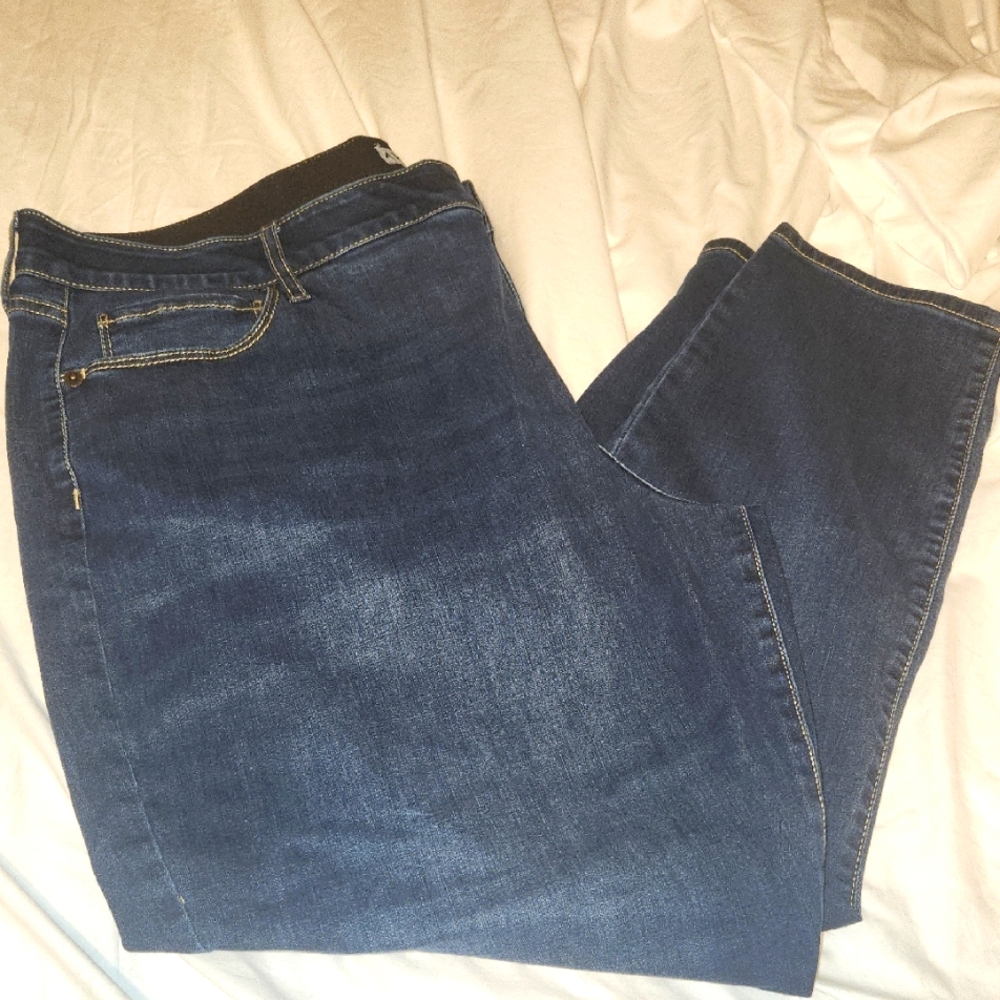 Ava & Viv Straight Leg Jeans With Slimming Tummy Panel. Size 22.